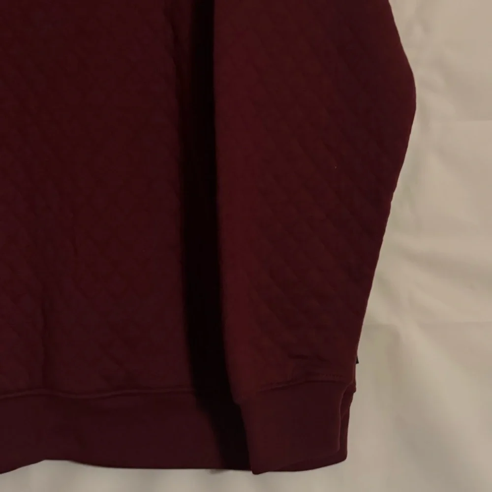 Izod Men’s Burgundy Quarter Pullover Quilted Sweatshirt Sz Large. NWT